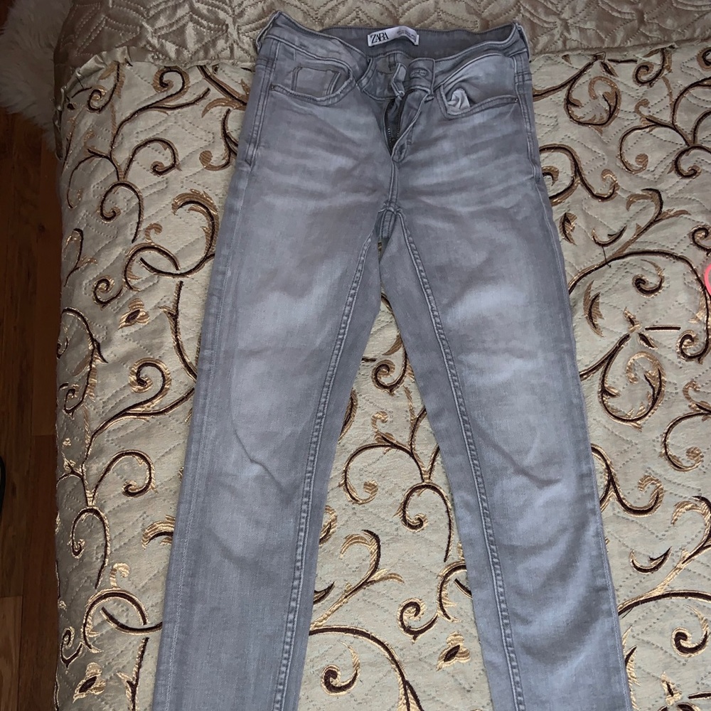Gray medium/low rise frayed denim jeans
